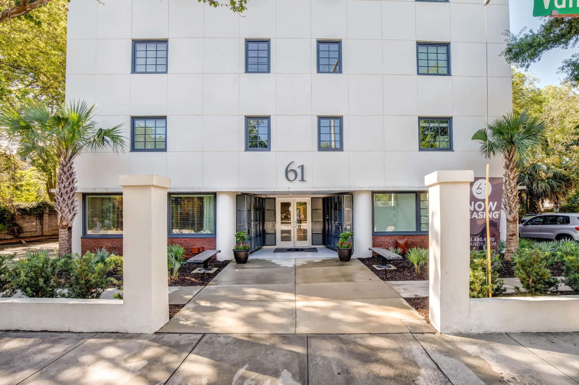61 vandy off campus apartments near the college of charleston c of c building exterior entrance